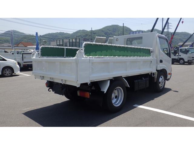 デュトロ 　積載３ｔ　極東製強化ダンプＤＤ０２　車両総重量　５，９７５ｋｇ　荷台内寸　長さ：３０５ｃｍ　幅：１６０ｃｍ　高さ：３７ｃｍ　中間ピン　コボレーン　ＥＳスタート（坂道発進補助装置）　アイドリングストップ（8枚目）