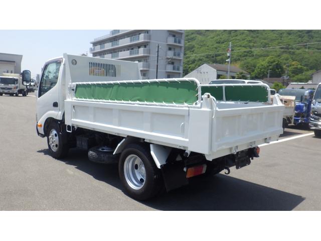 デュトロ 　積載３ｔ　極東製強化ダンプＤＤ０２　車両総重量　５，９７５ｋｇ　荷台内寸　長さ：３０５ｃｍ　幅：１６０ｃｍ　高さ：３７ｃｍ　中間ピン　コボレーン　ＥＳスタート（坂道発進補助装置）　アイドリングストップ（9枚目）