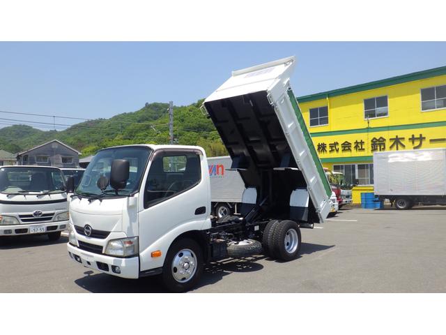 デュトロ 　積載３ｔ　極東製強化ダンプＤＤ０２　車両総重量　５，９７５ｋｇ　荷台内寸　長さ：３０５ｃｍ　幅：１６０ｃｍ　高さ：３７ｃｍ　中間ピン　コボレーン　ＥＳスタート（坂道発進補助装置）　アイドリングストップ（11枚目）