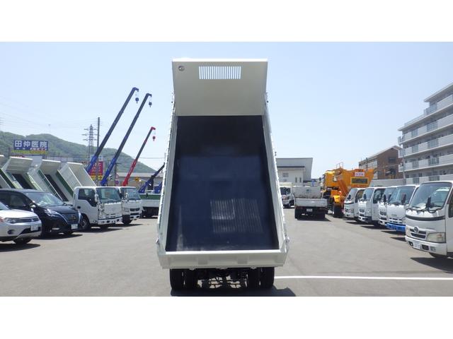 デュトロ 　積載３ｔ　極東製強化ダンプＤＤ０２　車両総重量　５，９７５ｋｇ　荷台内寸　長さ：３０５ｃｍ　幅：１６０ｃｍ　高さ：３７ｃｍ　中間ピン　コボレーン　ＥＳスタート（坂道発進補助装置）　アイドリングストップ（12枚目）