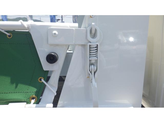 デュトロ 　積載３ｔ　極東製強化ダンプＤＤ０２　車両総重量　５，９７５ｋｇ　荷台内寸　長さ：３０５ｃｍ　幅：１６０ｃｍ　高さ：３７ｃｍ　中間ピン　コボレーン　ＥＳスタート（坂道発進補助装置）　アイドリングストップ（23枚目）