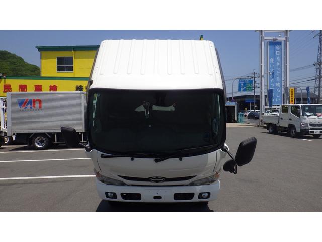 デュトロ 　積載３ｔ　極東製強化ダンプＤＤ０２　車両総重量　５，９７５ｋｇ　荷台内寸　長さ：３０５ｃｍ　幅：１６０ｃｍ　高さ：３７ｃｍ　中間ピン　コボレーン　ＥＳスタート（坂道発進補助装置）　アイドリングストップ（27枚目）