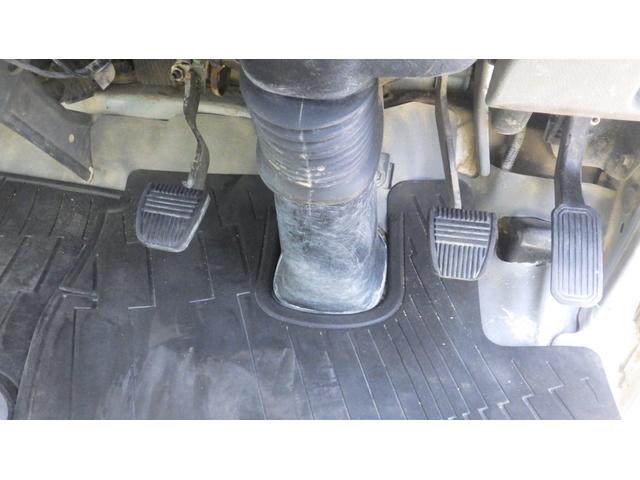 デュトロ 　積載３ｔ　極東製強化ダンプＤＤ０２　車両総重量　５，９７５ｋｇ　荷台内寸　長さ：３０５ｃｍ　幅：１６０ｃｍ　高さ：３７ｃｍ　中間ピン　コボレーン　ＥＳスタート（坂道発進補助装置）　アイドリングストップ（53枚目）