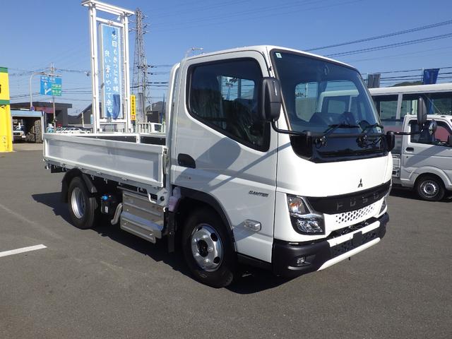 キャンター 全低床　４ＷＤ　積載２ｔ　ＡＴ　衝突軽減ブレーキ　車線逸脱警報　左電格ミラー　ＬＥＤヘッドライト＆ＬＥＤフォグランプ　フル液晶メーター　ステアリングスイッチ　交通標識認識機能　リアビューカメラ　スマートキー（3枚目）