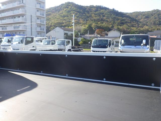 キャンター 全低床　４ＷＤ　積載２ｔ　ＡＴ　衝突軽減ブレーキ　車線逸脱警報　左電格ミラー　ＬＥＤヘッドライト＆ＬＥＤフォグランプ　フル液晶メーター　ステアリングスイッチ　交通標識認識機能　リアビューカメラ　スマートキー（43枚目）