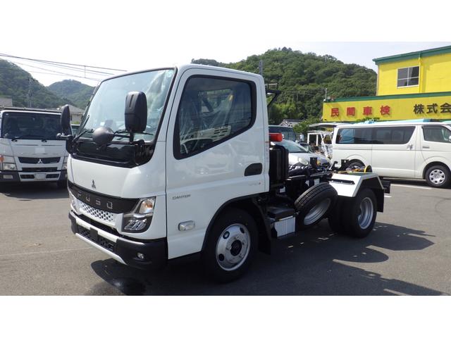 キャンター 　積載３ｔ　アームロール　脱着装置付コンテナ専用車　新明和工業　５ＭＴ　４ナンバー　衝突軽減ブレーキ　車線逸脱警報　ＬＥＤヘッドライト　ＬＥＤフォグランプ　フル液晶メーター　ステアリングスイッチ（3枚目）