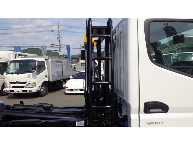 キャンター 　積載３ｔ　アームロール　脱着装置付コンテナ専用車　新明和工業　５ＭＴ　４ナンバー　衝突軽減ブレーキ　車線逸脱警報　ＬＥＤヘッドライト　ＬＥＤフォグランプ　フル液晶メーター　ステアリングスイッチ（24枚目）
