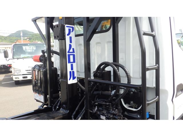 キャンター 　積載３ｔ　アームロール　脱着装置付コンテナ専用車　新明和工業　５ＭＴ　４ナンバー　衝突軽減ブレーキ　車線逸脱警報　ＬＥＤヘッドライト　ＬＥＤフォグランプ　フル液晶メーター　ステアリングスイッチ（25枚目）