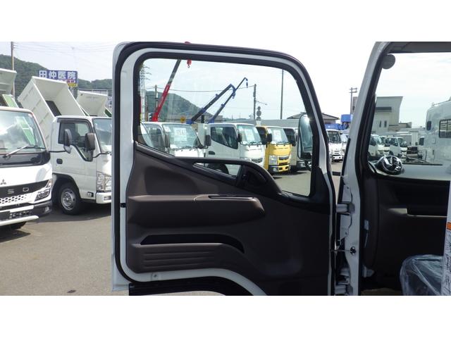 キャンター 　積載３ｔ　アームロール　脱着装置付コンテナ専用車　新明和工業　５ＭＴ　４ナンバー　衝突軽減ブレーキ　車線逸脱警報　ＬＥＤヘッドライト　ＬＥＤフォグランプ　フル液晶メーター　ステアリングスイッチ（60枚目）