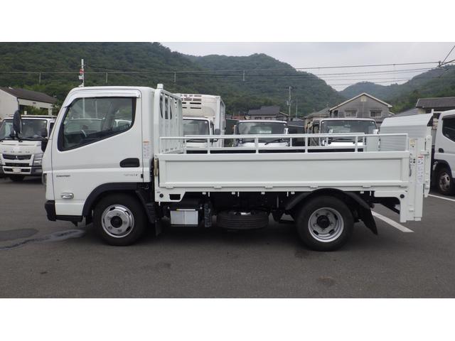 キャンター 全低床　積載２ｔ　ＡＴ車　極東製垂直パワーゲート　Ｖ６０１Ｃ　床鉄板　パイプ欄干　車両総重量　４，５８５Ｋｇ　荷台内寸　長さ：３０５ｃｍ　幅：１６０ｃｍ　高さ：３８ｃｍ　ＥＴＣ　スマートキー（6枚目）