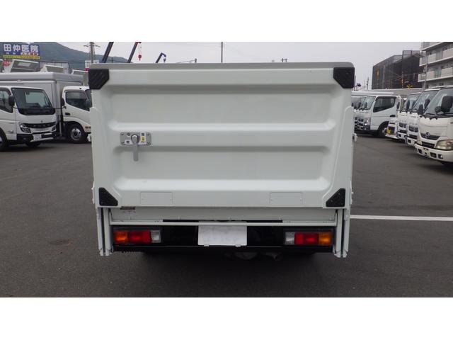 キャンター 全低床　積載２ｔ　ＡＴ車　極東製垂直パワーゲート　Ｖ６０１Ｃ　床鉄板　パイプ欄干　車両総重量　４，５８５Ｋｇ　荷台内寸　長さ：３０５ｃｍ　幅：１６０ｃｍ　高さ：３８ｃｍ　ＥＴＣ　スマートキー（7枚目）