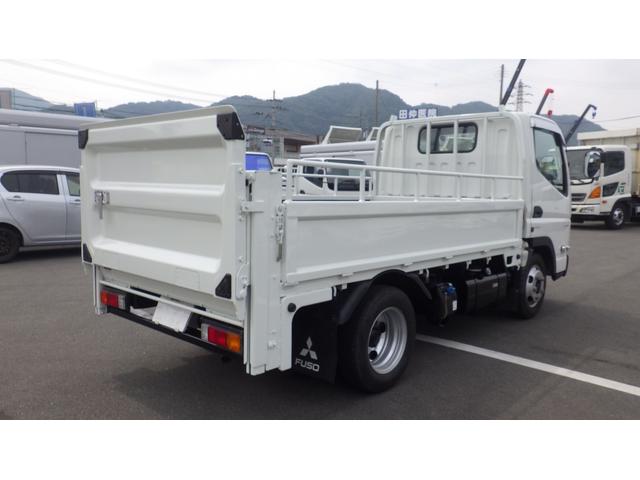 キャンター 全低床　積載２ｔ　ＡＴ車　極東製垂直パワーゲート　Ｖ６０１Ｃ　床鉄板　パイプ欄干　車両総重量　４，５８５Ｋｇ　荷台内寸　長さ：３０５ｃｍ　幅：１６０ｃｍ　高さ：３８ｃｍ　ＥＴＣ　スマートキー（8枚目）