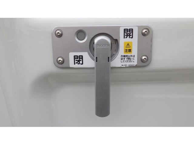 キャンター 全低床　積載２ｔ　ＡＴ車　極東製垂直パワーゲート　Ｖ６０１Ｃ　床鉄板　パイプ欄干　車両総重量　４，５８５Ｋｇ　荷台内寸　長さ：３０５ｃｍ　幅：１６０ｃｍ　高さ：３８ｃｍ　ＥＴＣ　スマートキー（10枚目）