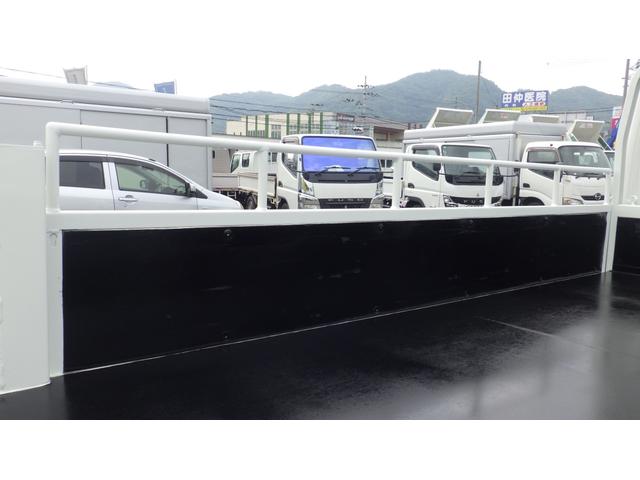 キャンター 全低床　積載２ｔ　ＡＴ車　極東製垂直パワーゲート　Ｖ６０１Ｃ　床鉄板　パイプ欄干　車両総重量　４，５８５Ｋｇ　荷台内寸　長さ：３０５ｃｍ　幅：１６０ｃｍ　高さ：３８ｃｍ　ＥＴＣ　スマートキー（14枚目）