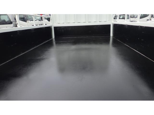 キャンター 全低床　積載２ｔ　ＡＴ車　極東製垂直パワーゲート　Ｖ６０１Ｃ　床鉄板　パイプ欄干　車両総重量　４，５８５Ｋｇ　荷台内寸　長さ：３０５ｃｍ　幅：１６０ｃｍ　高さ：３８ｃｍ　ＥＴＣ　スマートキー（15枚目）