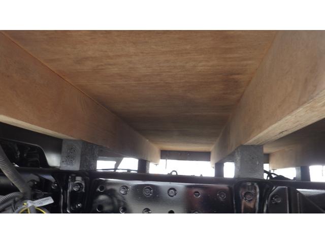 キャンター 全低床　積載２ｔ　ＡＴ車　極東製垂直パワーゲート　Ｖ６０１Ｃ　床鉄板　パイプ欄干　車両総重量　４，５８５Ｋｇ　荷台内寸　長さ：３０５ｃｍ　幅：１６０ｃｍ　高さ：３８ｃｍ　ＥＴＣ　スマートキー（19枚目）