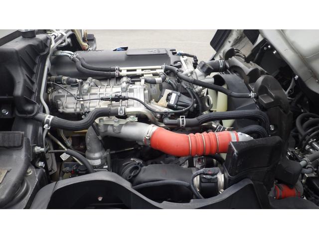 キャンター 全低床　積載２ｔ　ＡＴ車　極東製垂直パワーゲート　Ｖ６０１Ｃ　床鉄板　パイプ欄干　車両総重量　４，５８５Ｋｇ　荷台内寸　長さ：３０５ｃｍ　幅：１６０ｃｍ　高さ：３８ｃｍ　ＥＴＣ　スマートキー（26枚目）