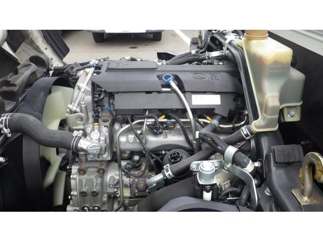 キャンター 全低床　積載２ｔ　ＡＴ車　極東製垂直パワーゲート　Ｖ６０１Ｃ　床鉄板　パイプ欄干　車両総重量　４，５８５Ｋｇ　荷台内寸　長さ：３０５ｃｍ　幅：１６０ｃｍ　高さ：３８ｃｍ　ＥＴＣ　スマートキー（27枚目）