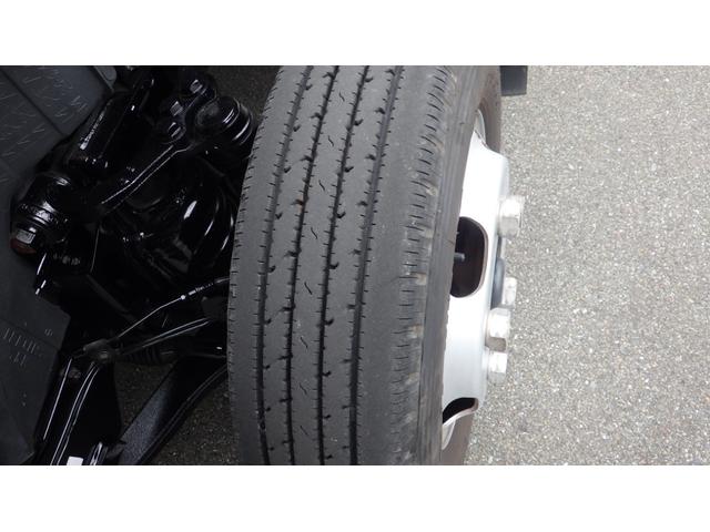 キャンター 全低床　積載２ｔ　ＡＴ車　極東製垂直パワーゲート　Ｖ６０１Ｃ　床鉄板　パイプ欄干　車両総重量　４，５８５Ｋｇ　荷台内寸　長さ：３０５ｃｍ　幅：１６０ｃｍ　高さ：３８ｃｍ　ＥＴＣ　スマートキー（31枚目）