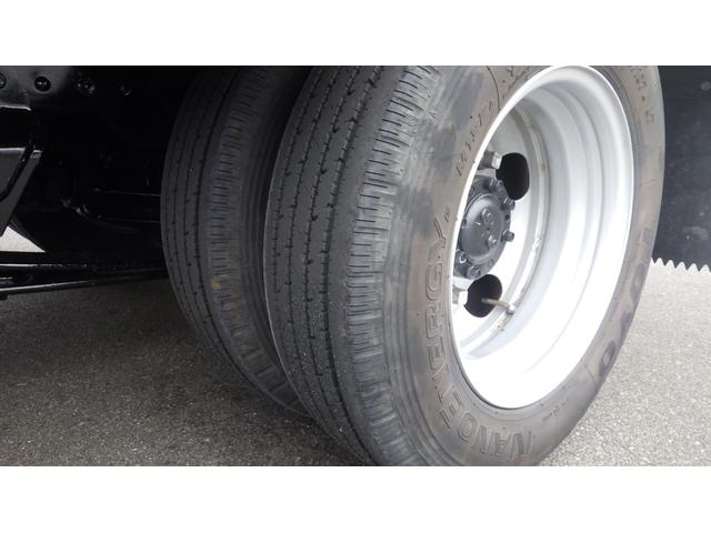 キャンター 全低床　積載２ｔ　ＡＴ車　極東製垂直パワーゲート　Ｖ６０１Ｃ　床鉄板　パイプ欄干　車両総重量　４，５８５Ｋｇ　荷台内寸　長さ：３０５ｃｍ　幅：１６０ｃｍ　高さ：３８ｃｍ　ＥＴＣ　スマートキー（32枚目）