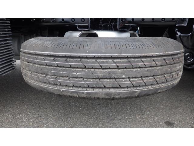 キャンター 全低床　積載２ｔ　ＡＴ車　極東製垂直パワーゲート　Ｖ６０１Ｃ　床鉄板　パイプ欄干　車両総重量　４，５８５Ｋｇ　荷台内寸　長さ：３０５ｃｍ　幅：１６０ｃｍ　高さ：３８ｃｍ　ＥＴＣ　スマートキー（33枚目）