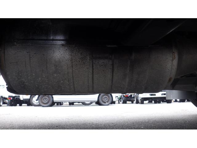 キャンター 全低床　積載２ｔ　ＡＴ車　極東製垂直パワーゲート　Ｖ６０１Ｃ　床鉄板　パイプ欄干　車両総重量　４，５８５Ｋｇ　荷台内寸　長さ：３０５ｃｍ　幅：１６０ｃｍ　高さ：３８ｃｍ　ＥＴＣ　スマートキー（34枚目）