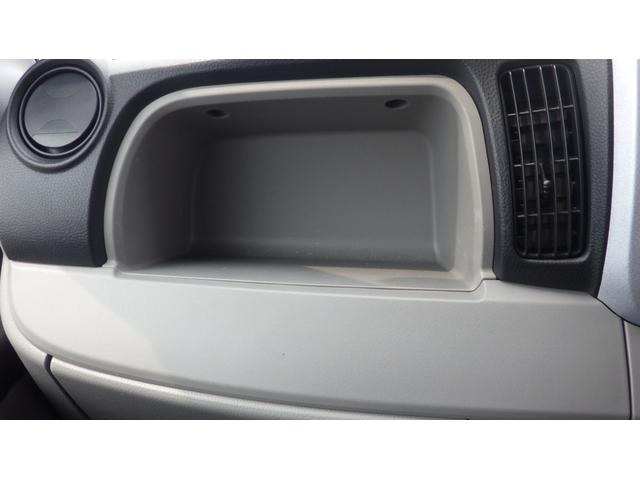 キャンター 全低床　積載２ｔ　ＡＴ車　極東製垂直パワーゲート　Ｖ６０１Ｃ　床鉄板　パイプ欄干　車両総重量　４，５８５Ｋｇ　荷台内寸　長さ：３０５ｃｍ　幅：１６０ｃｍ　高さ：３８ｃｍ　ＥＴＣ　スマートキー（44枚目）