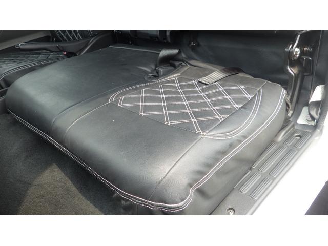 キャンター 全低床　積載２ｔ　ＡＴ車　極東製垂直パワーゲート　Ｖ６０１Ｃ　床鉄板　パイプ欄干　車両総重量　４，５８５Ｋｇ　荷台内寸　長さ：３０５ｃｍ　幅：１６０ｃｍ　高さ：３８ｃｍ　ＥＴＣ　スマートキー（58枚目）