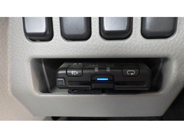 キャンター 全低床　積載２ｔ　ＡＴ車　極東製垂直パワーゲート　Ｖ６０１Ｃ　床鉄板　パイプ欄干　車両総重量　４，５８５Ｋｇ　荷台内寸　長さ：３０５ｃｍ　幅：１６０ｃｍ　高さ：３８ｃｍ　ＥＴＣ　スマートキー（65枚目）