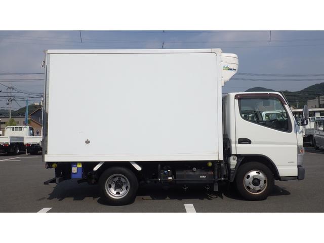 キャンター 全低床　積載２ｔ　東プレ冷蔵冷凍車　－３０℃設定　スタンバイ付　２室仕様　左スライドドア　ラッシング　バックカメラ　車両総重量　４，８９５Ｋｇ　荷台内寸　長さ：３０５ｃｍ　幅：１６７ｃｍ　高さ：１７６ｃｍ（5枚目）
