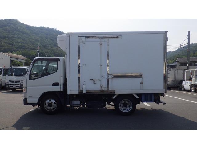 キャンター 全低床　積載２ｔ　東プレ冷蔵冷凍車　－３０℃設定　スタンバイ付　２室仕様　左スライドドア　ラッシング　バックカメラ　車両総重量　４，８９５Ｋｇ　荷台内寸　長さ：３０５ｃｍ　幅：１６７ｃｍ　高さ：１７６ｃｍ（6枚目）