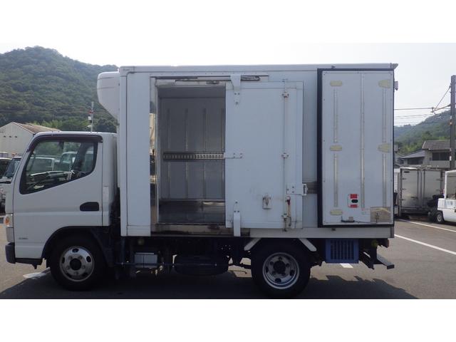キャンター 全低床　積載２ｔ　東プレ冷蔵冷凍車　－３０℃設定　スタンバイ付　２室仕様　左スライドドア　ラッシング　バックカメラ　車両総重量　４，８９５Ｋｇ　荷台内寸　長さ：３０５ｃｍ　幅：１６７ｃｍ　高さ：１７６ｃｍ（13枚目）