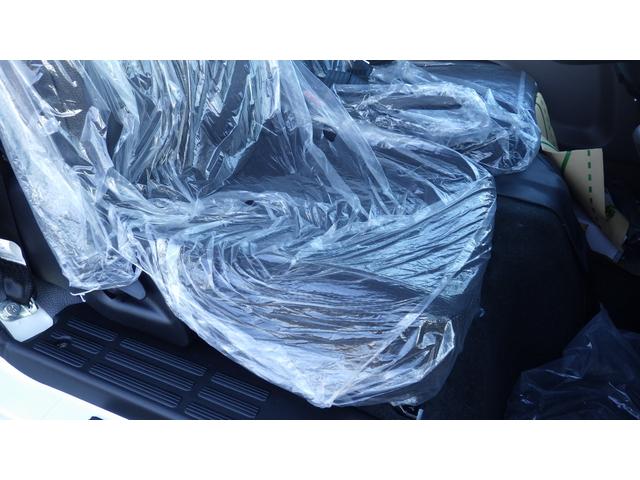 キャンター Ｗキャブ全低床　積載２ｔ　５ＭＴ　衝突軽減ブレーキ　車線逸脱警報装置　左電格ミラー　ＬＥＤヘッドライト＆ＬＥＤフォグランプ　フル液晶メーター　ステアリングスイッチ　交通標識認識機能　リアビューカメラ　スマートキー（35枚目）