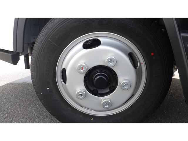 キャンター Ｗキャブ全低床　積載２ｔ　ＡＴ　衝突軽減ブレーキ　車線逸脱警報装置　左電格ミラー　ＬＥＤヘッドライト＆ＬＥＤフォグランプ　フル液晶メーター　ステアリングスイッチ　交通標識認識機能　リアビューカメラ　スマートキー（29枚目）