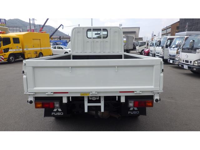 キャンター ロング全低床　積載１．５ｔ　ＡＴ　車両総重量　３，７９５ｋｇ　荷台内寸長さ：３１０ｃｍ　幅：１６０ｃｍ　高さ：３８ｃｍ　ＥＴＣ　ロープフック３対　ロープ穴２対　エアコン　パワーステアリング　パワーウインドウ（8枚目）