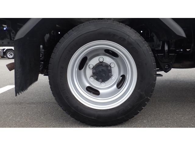 キャンター ロング全低床　積載１．５ｔ　ＡＴ　車両総重量　３，７９５ｋｇ　荷台内寸長さ：３１０ｃｍ　幅：１６０ｃｍ　高さ：３８ｃｍ　ＥＴＣ　ロープフック３対　ロープ穴２対　エアコン　パワーステアリング　パワーウインドウ（33枚目）