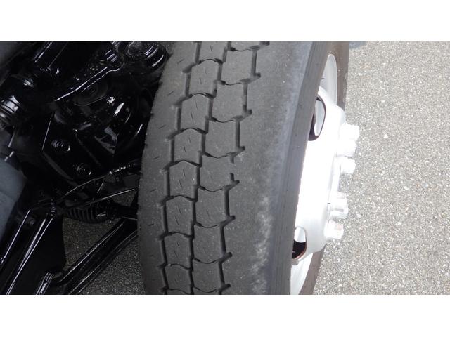 キャンター ロング全低床　積載１．５ｔ　ＡＴ　車両総重量　３，７９５ｋｇ　荷台内寸長さ：３１０ｃｍ　幅：１６０ｃｍ　高さ：３８ｃｍ　ＥＴＣ　ロープフック３対　ロープ穴２対　エアコン　パワーステアリング　パワーウインドウ（36枚目）