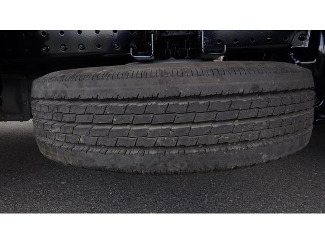 キャンター ロング全低床　積載１．５ｔ　ＡＴ　車両総重量　３，７９５ｋｇ　荷台内寸長さ：３１０ｃｍ　幅：１６０ｃｍ　高さ：３８ｃｍ　ＥＴＣ　ロープフック３対　ロープ穴２対　エアコン　パワーステアリング　パワーウインドウ（39枚目）