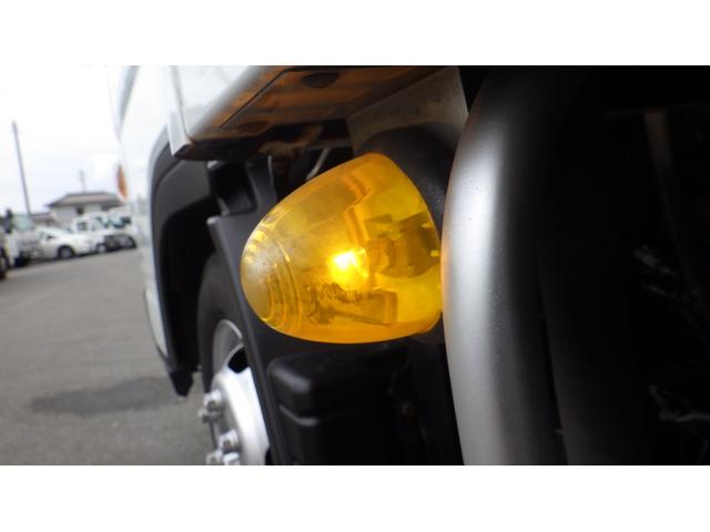 キャンター ロング全低床　積載１．５ｔ　ＡＴ車　三菱製冷蔵冷凍車　－３０℃設定　２室仕様　車両総重量　４，２３４ｋｇ　荷台内寸　長さ：３０２ｃｍ　幅：１６６ｃｍ　高さ：１６７ｃｍ　バックモニター　エアコン　パワーステアリング（31枚目）