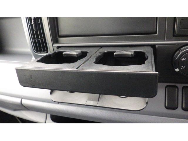 キャンター ロング全低床　積載１．５ｔ　ＡＴ車　三菱製冷蔵冷凍車　－３０℃設定　２室仕様　車両総重量　４，２３４ｋｇ　荷台内寸　長さ：３０２ｃｍ　幅：１６６ｃｍ　高さ：１６７ｃｍ　バックモニター　エアコン　パワーステアリング（53枚目）