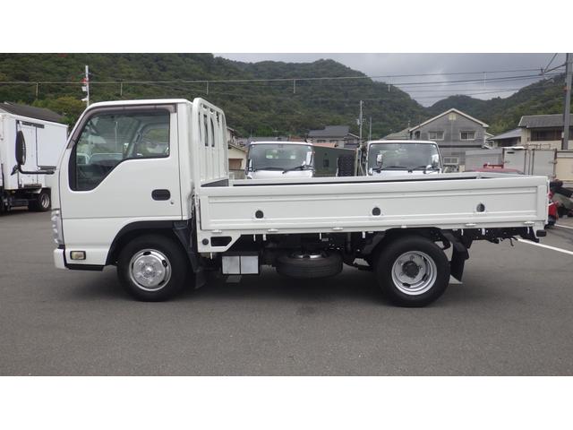 タイタントラック フルワイドロー　積載１．５ｔ　ＡＴ　車両総重量　３，９２５ｋｇ　荷台内寸　長さ：３１０ｃｍ　幅：１６０ｃｍ　高さ：３８ｃｍ　床鉄板　ロープ穴３対　キーレス　ＥＴＣ　ドライブレコーダー　助手席エアバック　エアコン（7枚目）