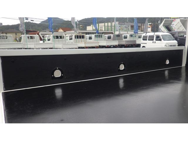 タイタントラック フルワイドロー　積載１．５ｔ　ＡＴ　車両総重量　３，９２５ｋｇ　荷台内寸　長さ：３１０ｃｍ　幅：１６０ｃｍ　高さ：３８ｃｍ　床鉄板　ロープ穴３対　キーレス　ＥＴＣ　ドライブレコーダー　助手席エアバック　エアコン（16枚目）