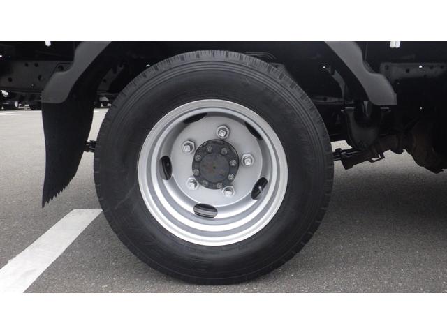 タイタントラック フルワイドロー　積載１．５ｔ　ＡＴ　車両総重量　３，９２５ｋｇ　荷台内寸　長さ：３１０ｃｍ　幅：１６０ｃｍ　高さ：３８ｃｍ　床鉄板　ロープ穴３対　キーレス　ＥＴＣ　ドライブレコーダー　助手席エアバック　エアコン（30枚目）