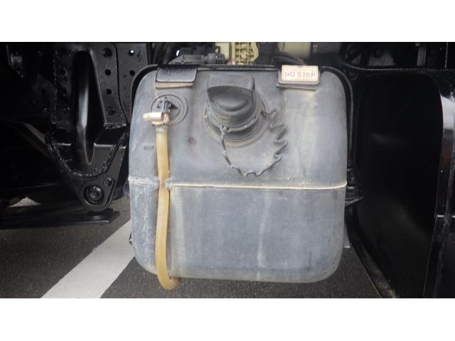 キャンター 全低床　積載２ｔ　５ＭＴ　車両総重量　４，３２５ｋｇ　荷台内寸　長さ：３１０ｃｍ　幅：１６０ｃｍ　高さ：３８ｃｍ　煽内ステン張　エアコン　パワーステアリング　パワーウィンドウ　ディーゼル（22枚目）