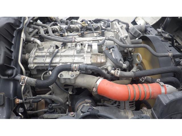 キャンター 全低床　積載２ｔ　５ＭＴ　車両総重量　４，３２５ｋｇ　荷台内寸　長さ：３１０ｃｍ　幅：１６０ｃｍ　高さ：３８ｃｍ　煽内ステン張　エアコン　パワーステアリング　パワーウィンドウ　ディーゼル（27枚目）