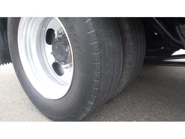 キャンター 全低床　積載２ｔ　５ＭＴ　車両総重量　４，３２５ｋｇ　荷台内寸　長さ：３１０ｃｍ　幅：１６０ｃｍ　高さ：３８ｃｍ　煽内ステン張　エアコン　パワーステアリング　パワーウィンドウ　ディーゼル（33枚目）