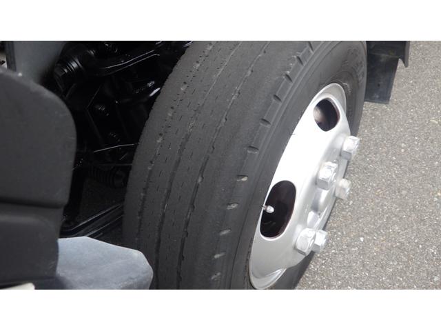 キャンター 全低床　積載２ｔ　５ＭＴ　車両総重量　４，３２５ｋｇ　荷台内寸　長さ：３１０ｃｍ　幅：１６０ｃｍ　高さ：３８ｃｍ　煽内ステン張　エアコン　パワーステアリング　パワーウィンドウ　ディーゼル（35枚目）