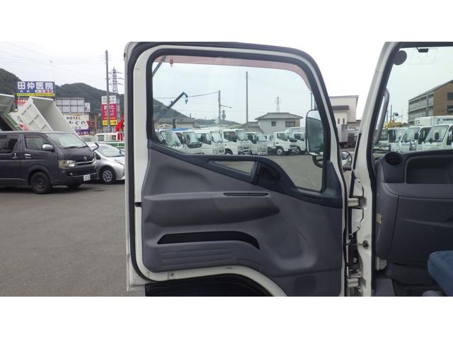 キャンター 全低床　積載２ｔ　５ＭＴ　車両総重量　４，３２５ｋｇ　荷台内寸　長さ：３１０ｃｍ　幅：１６０ｃｍ　高さ：３８ｃｍ　煽内ステン張　エアコン　パワーステアリング　パワーウィンドウ　ディーゼル（53枚目）