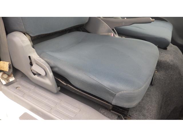 キャンター 全低床　積載２ｔ　５ＭＴ　車両総重量　４，３２５ｋｇ　荷台内寸　長さ：３１０ｃｍ　幅：１６０ｃｍ　高さ：３８ｃｍ　煽内ステン張　エアコン　パワーステアリング　パワーウィンドウ　ディーゼル（55枚目）
