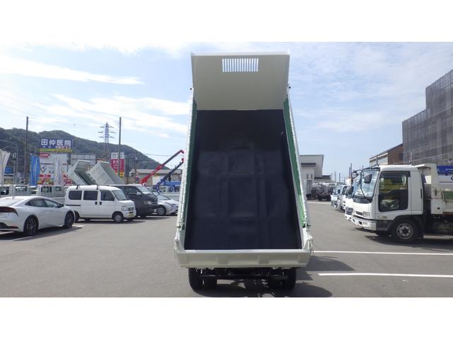 デュトロ 全低床ダンプ　積載３ｔ　５ＭＴ車両総重量　６，０４５ｋｇ　荷台内寸　長さ：３０５ｃｍ　幅：１６０ｃｍ　高さ：３７ｃｍ　コボレーン　中間ピン　ＥＳスタート（坂道発進補助装置）　アイドリングストップ　ＥＴＣ（14枚目）